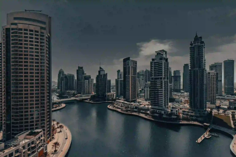 الهجرة الى الإمارات 2025 طرق الهجرة والتأشيرات